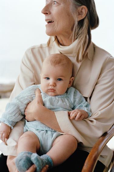 КОМПЛЕКТ ИЗ БЛУЗЫ И ТРУСОВ ИЗ РЕЛЬЕФНОЙ ТКАНИ — ПАСТЕЛЬНО-СИНИЙ от Zara