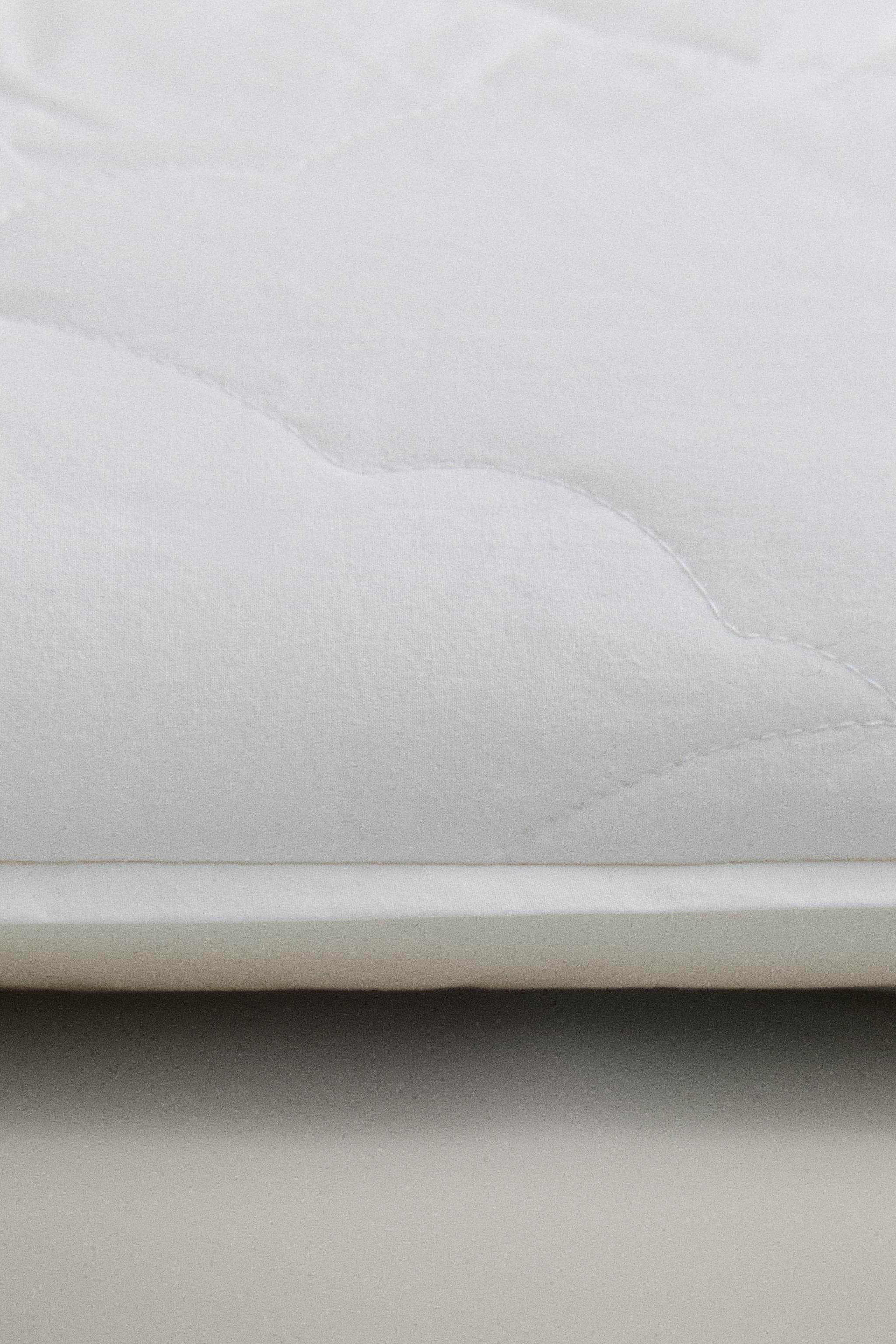 KIDS’ SOFT-TOUCH QUILTED FIBER PILLOW