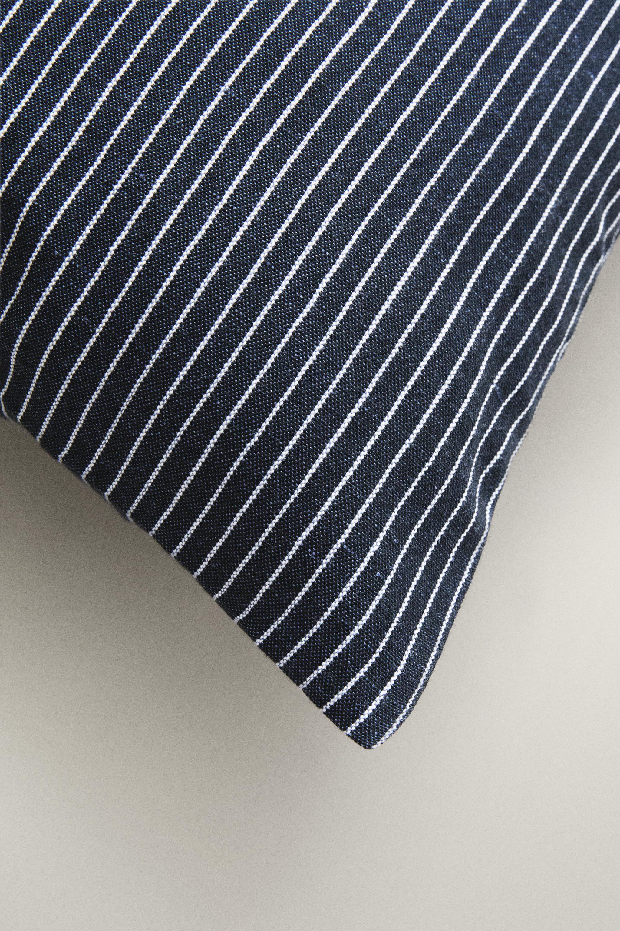 THIN STRIPE THROW PILLOW COVER — Blue