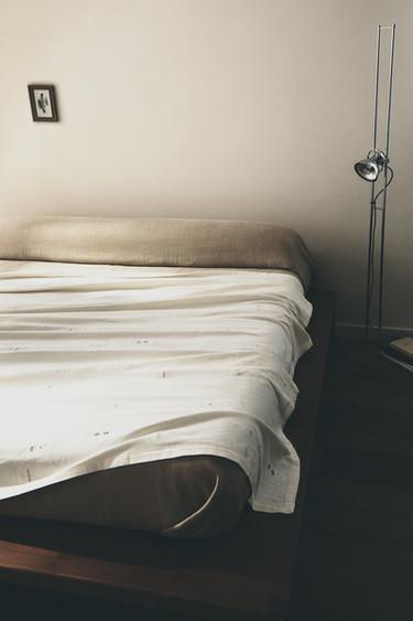 Zara Kirli-beyaz - İŞLEMELİ KETEN YATAK ÖRTÜSÜ