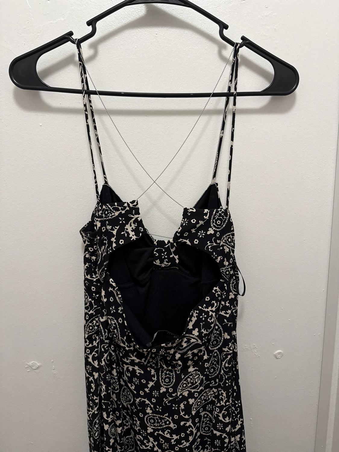 VESTIDO MIDI TIRANTES CADENA - Image 3