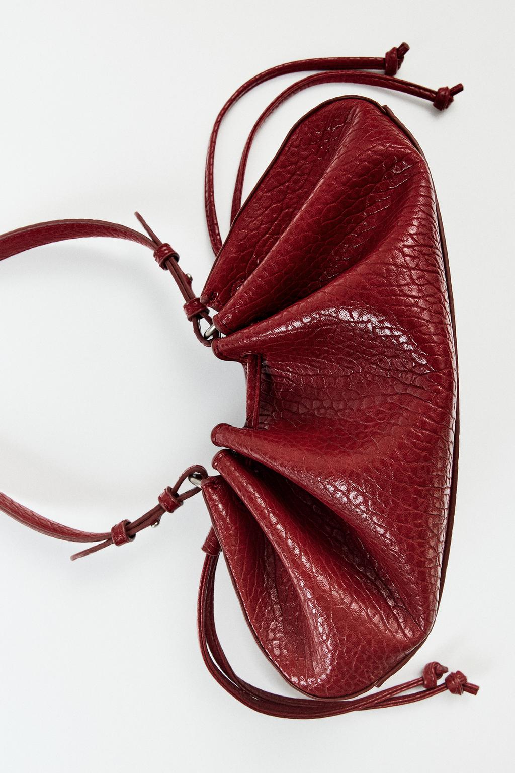 GATHERED ELONGATED SHOULDER BAG