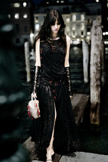 VESTIDO ASIMÉTRICO ABALORIOS FLECOS ZW COLLECTION - Negro de Zara