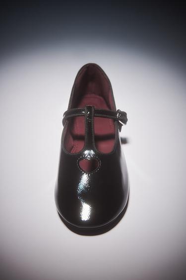 {navn} - {farge} for Zara