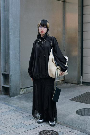 ZARA WOMAN COLLECTION 流れるようなボンバージャケットブラックZaraのZARA WOMAN COLLECTION 流れるようなボンバージャケット - ブラック