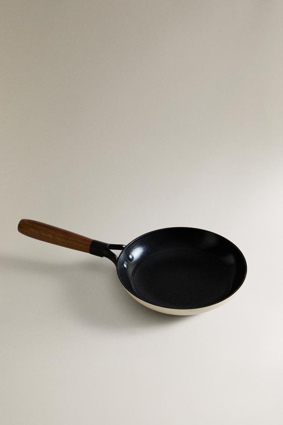IRON FRYING PAN