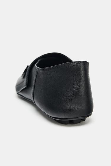 CHAUSSURES PLATES EN CUIR À BOUTON - Noir de Zara - Image 7