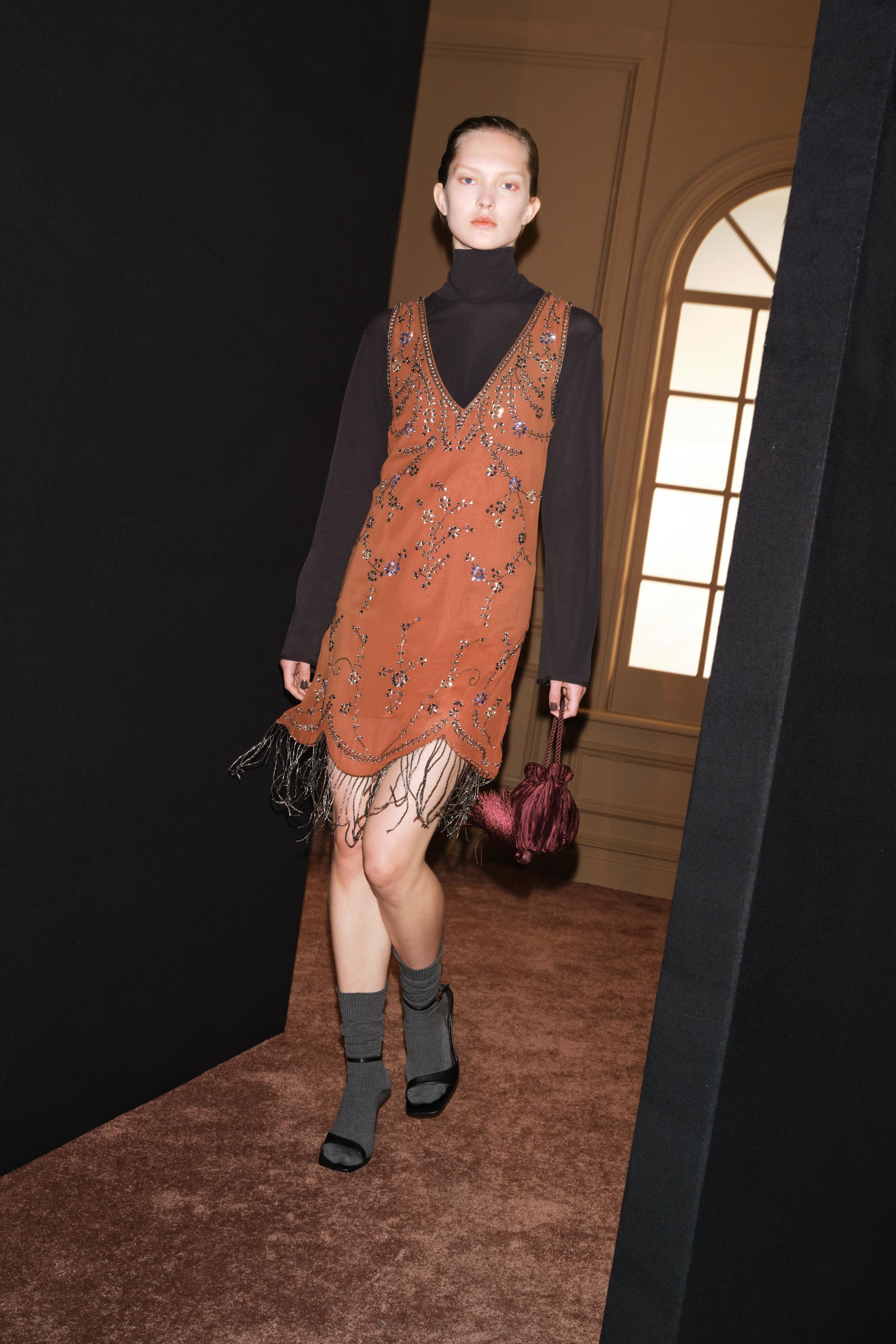 ROBE MIDI AVEC FANTAISIE ET FRANGES