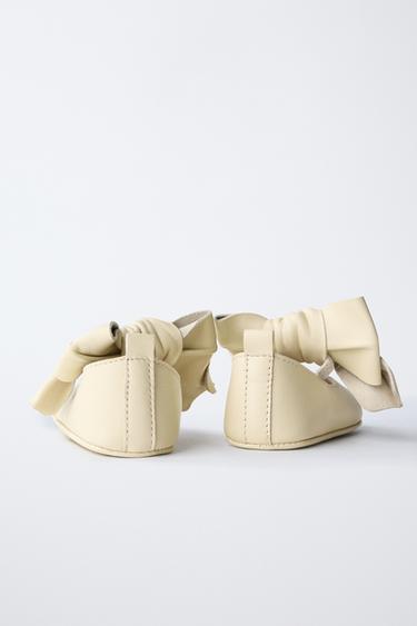BALLERINES EN CUIR - Blanc écru de Zara - Image 4