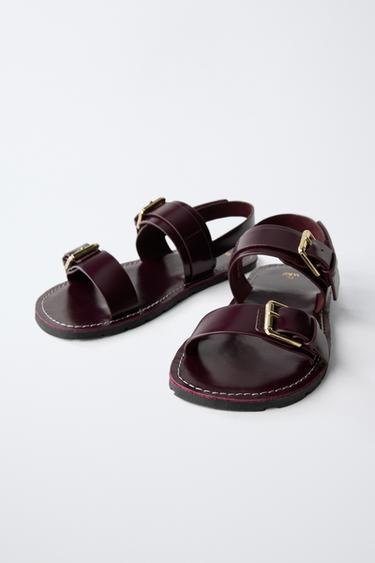 SANDALES À BOUCLES EN CUIR - Grenat de Zara - Image 2