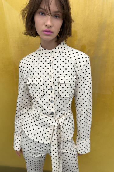 КОШУЛЕСТА ЈАКНА СО ТОЧКИ - Црна / Бела од Zara
