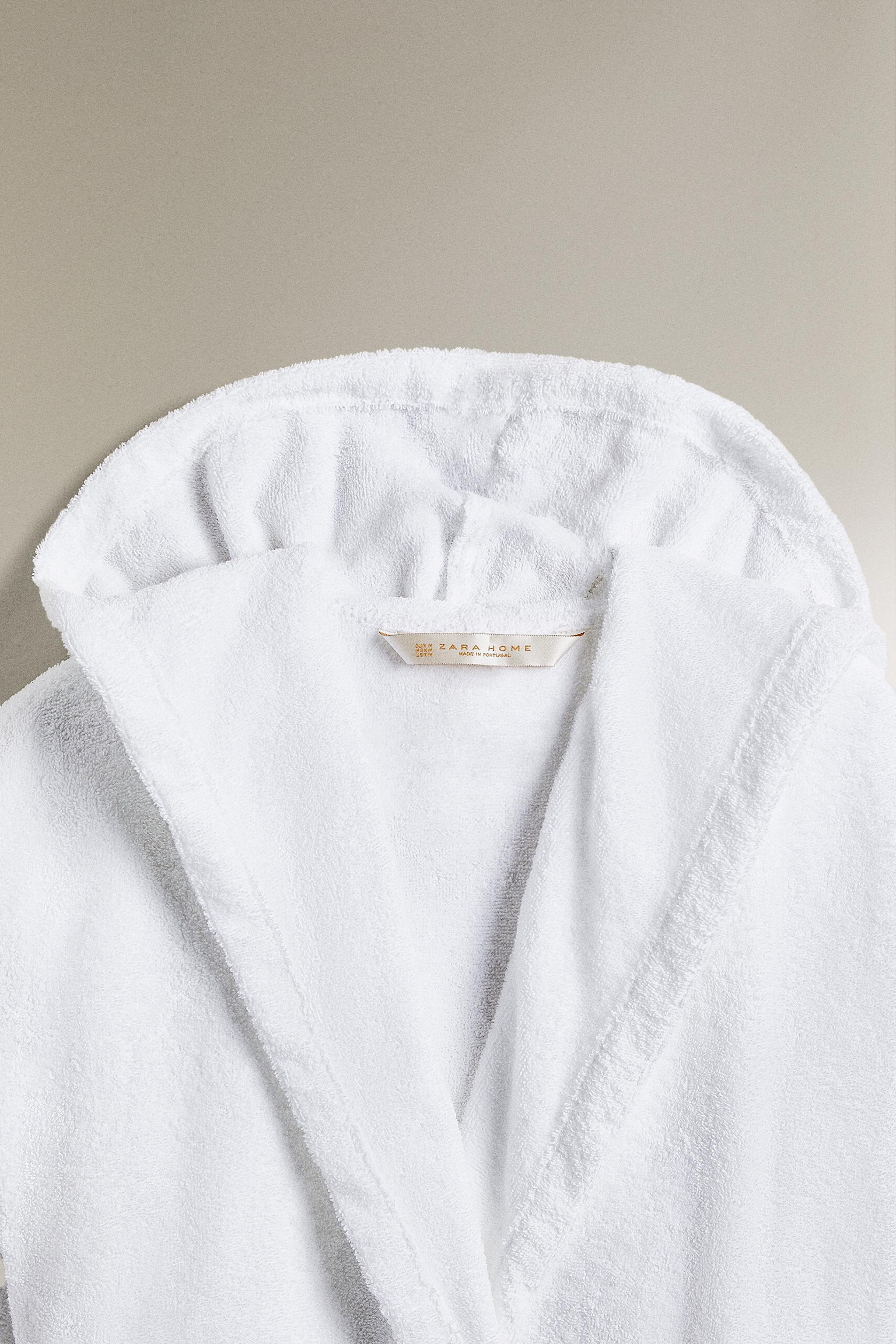 HOODED BATHROBE (360 GXM²) — White