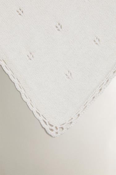 COUVERTURE BÉBÉ EN COTON POINTELLE - Écru de Zara - Image 1