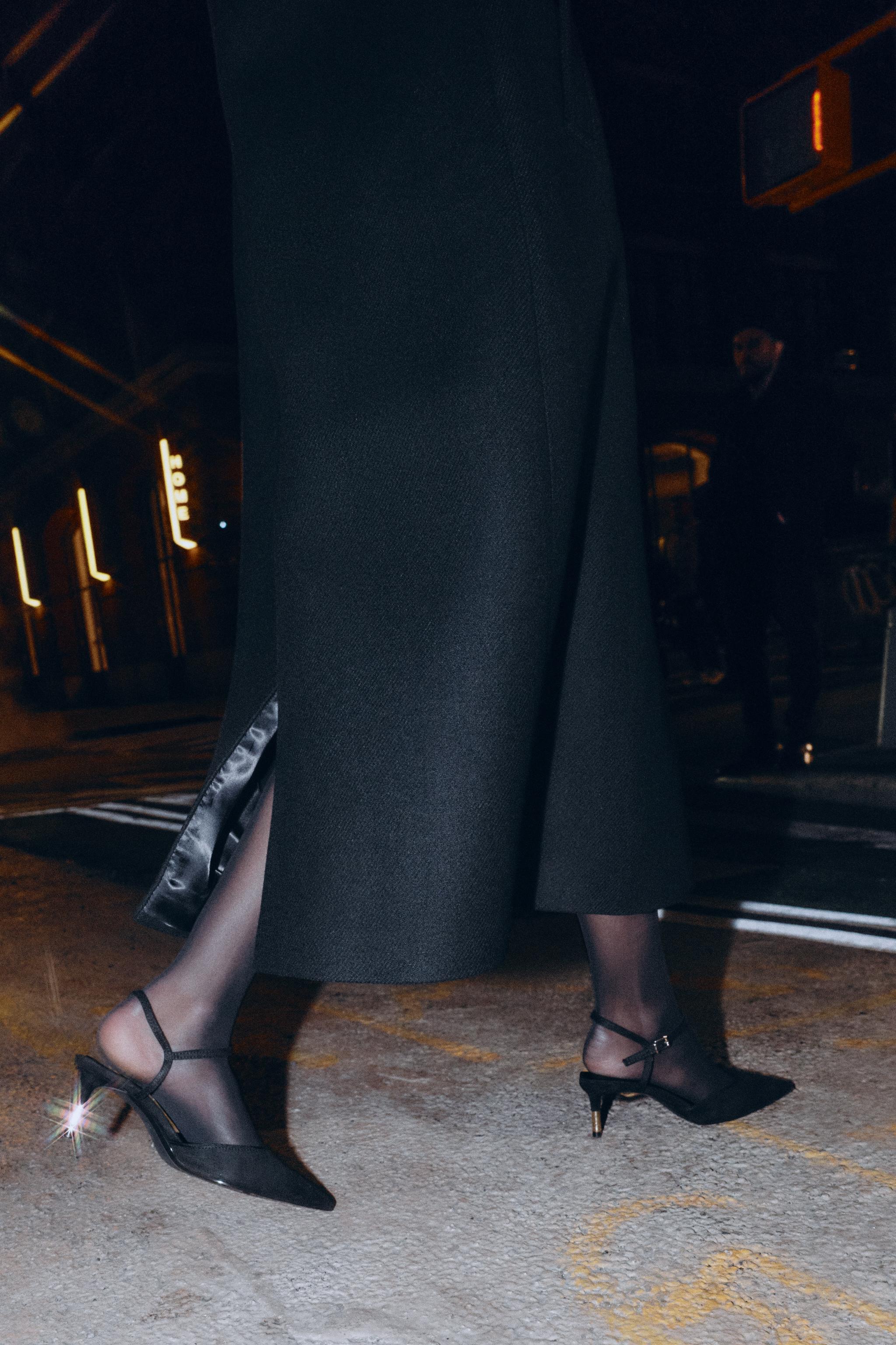 CHAUSSURES À TALONS ET BRIDES ARRIÈRE