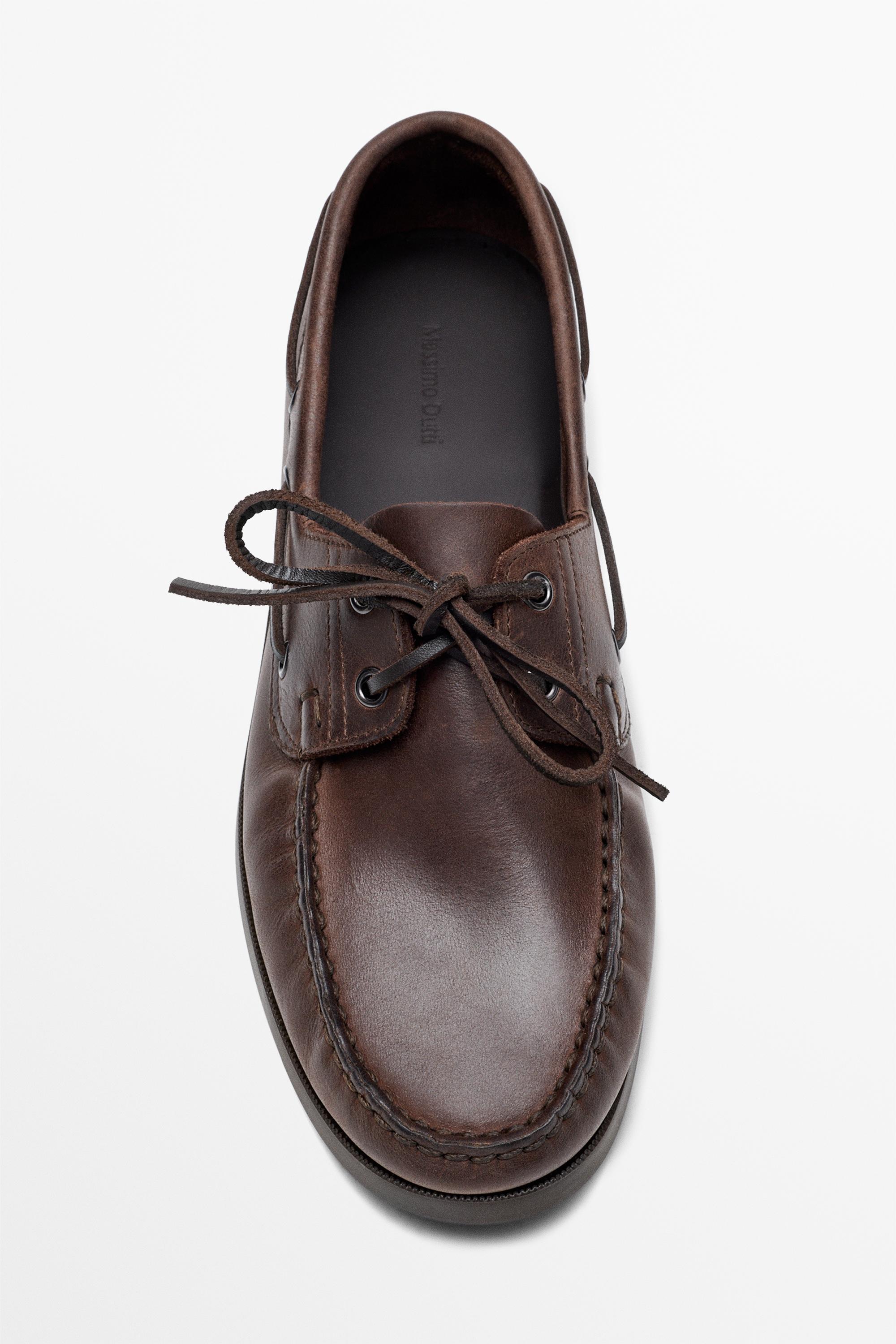 Oiled leather boat shoe