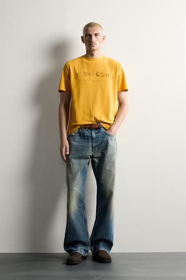 T-SHIRT EN MAILLE À IMPRIMÉ DÉLAVÉ - Moutarde de Zara - Image 0