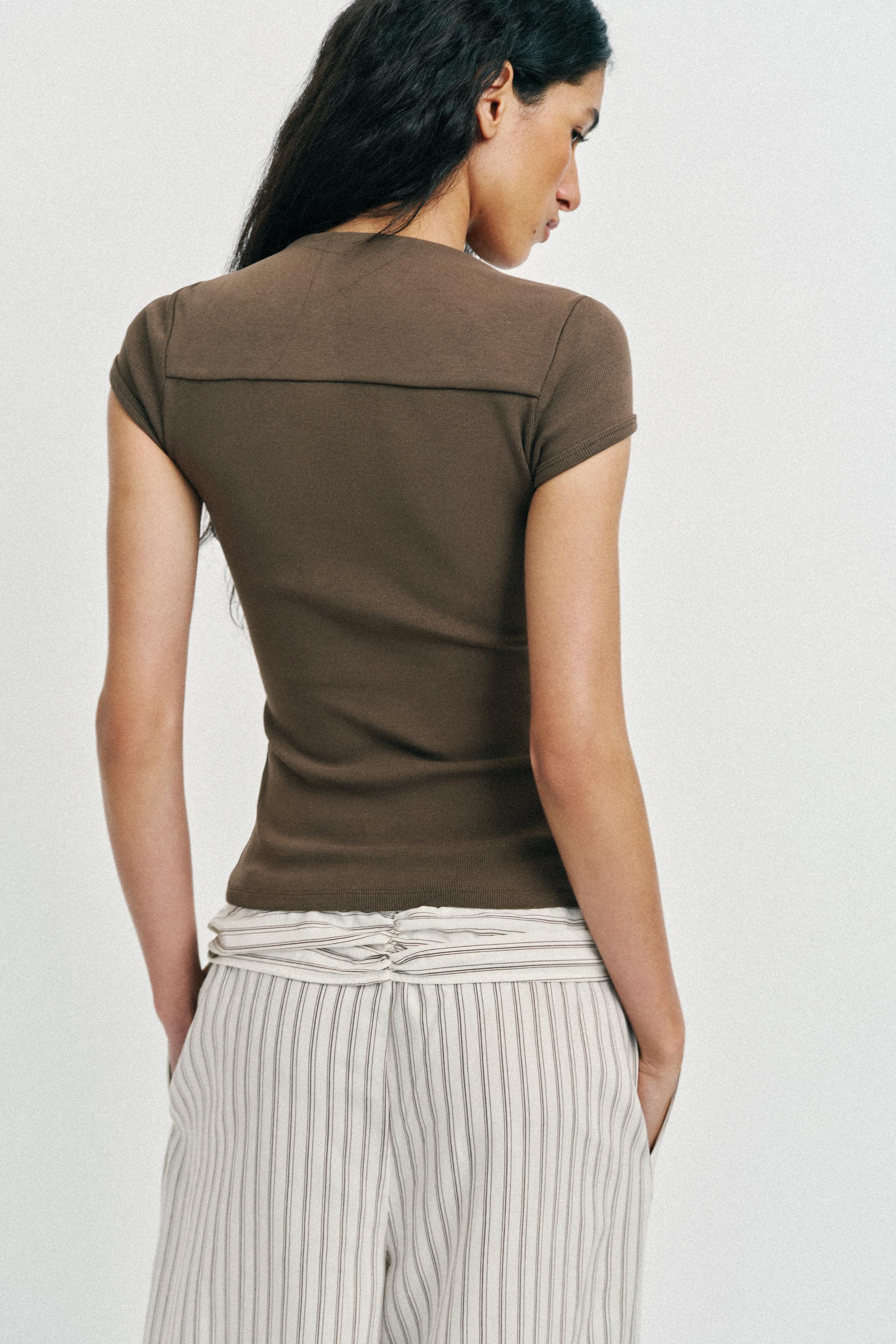 スクエアネックTシャツ - ホワイト | ZARA Japan / 日本