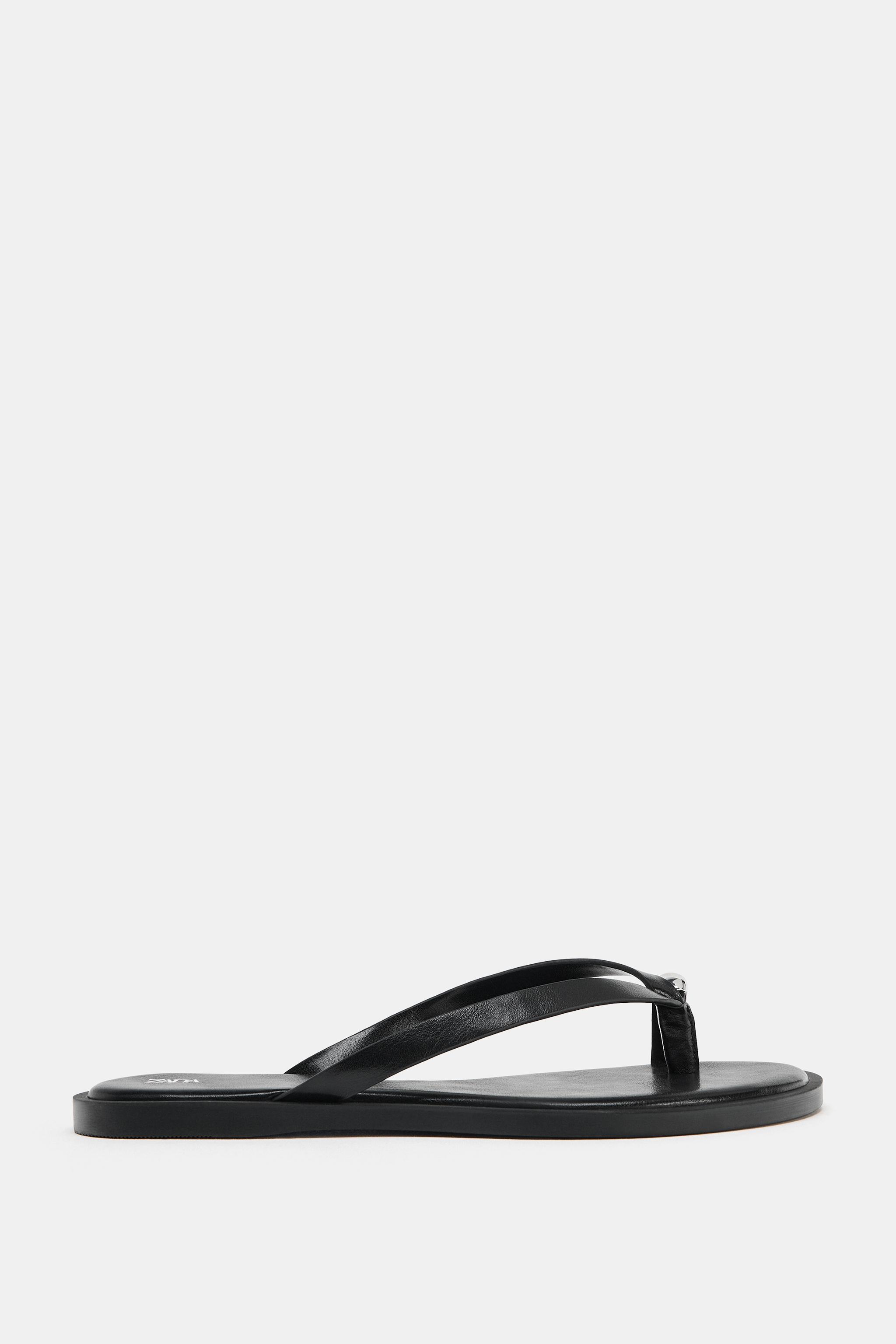 FLAT SANDALS WITH METALLIC DETAIL