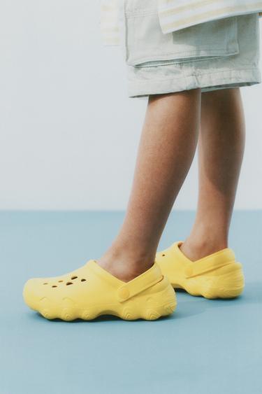 SPORTLICHE GUMMI-PANTOLETTE - Gelb von Zara