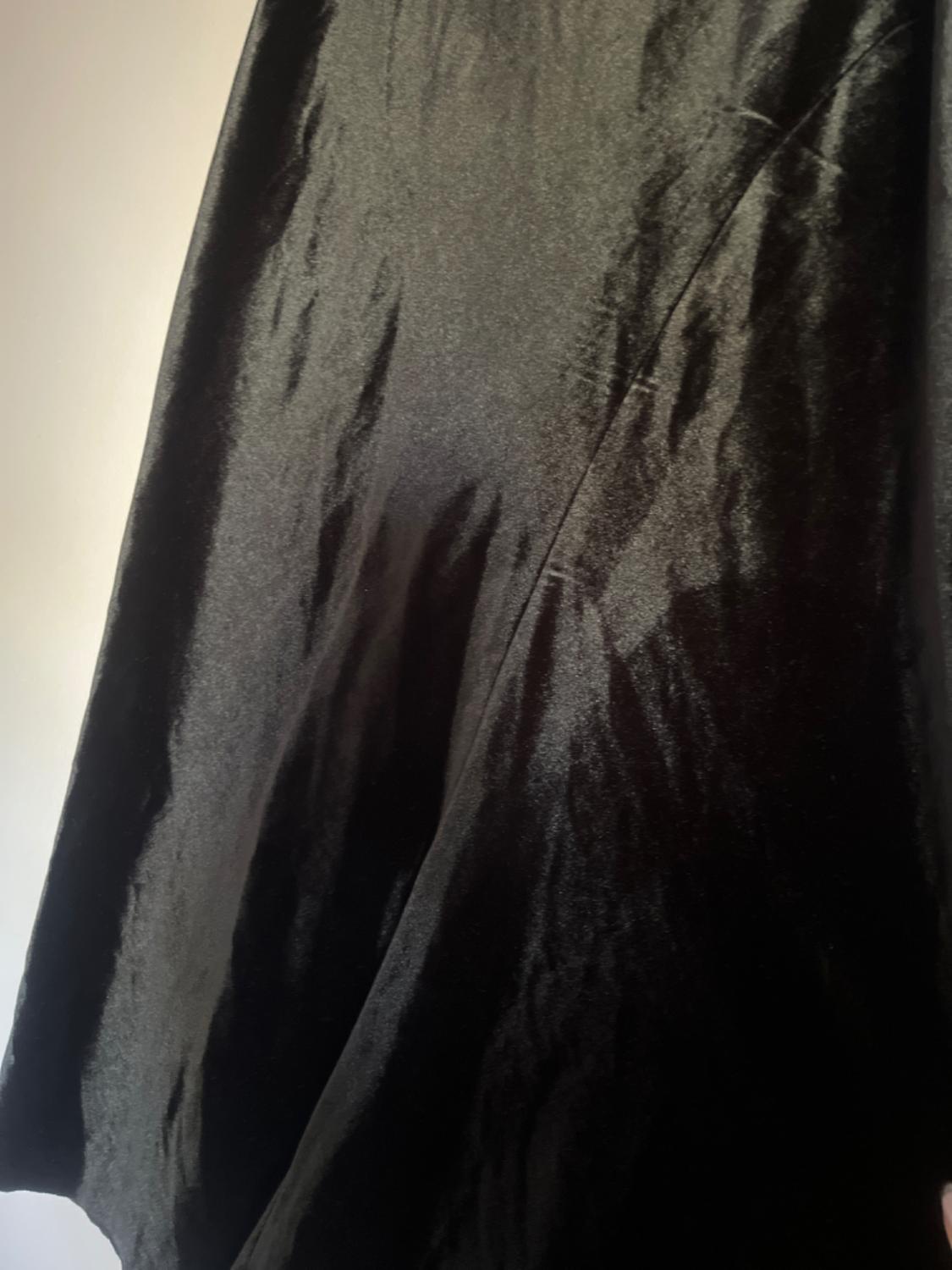 VELVET SKIRT - Image 3
