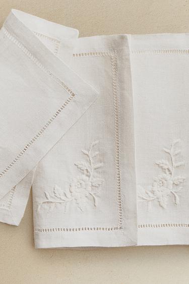 PACK OF EMBROIDERED LINEN COCKTAIL NAPKINS (PACK OF 4) - Ecru by Zara