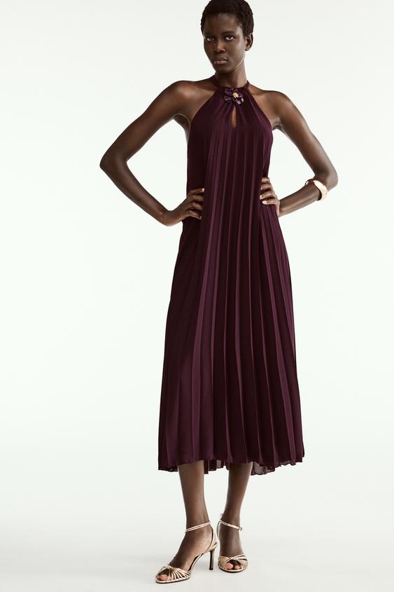 VESTIDO MIDI PLISADO BROCHE FLOR - Berenjena de Zara - Imagen 0