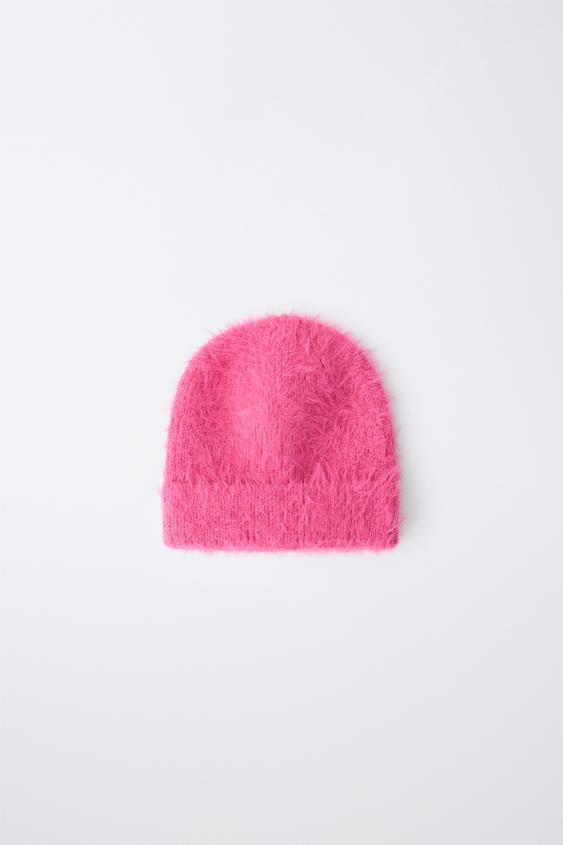 GORRO EFECTO PELO - Fucsia de Zara - Imagen 0