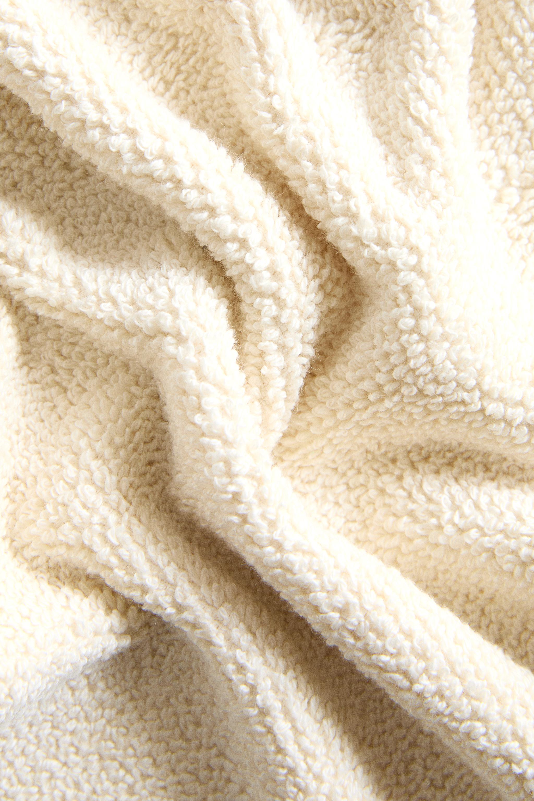 CONTRAST CROCHET BATH TOWEL