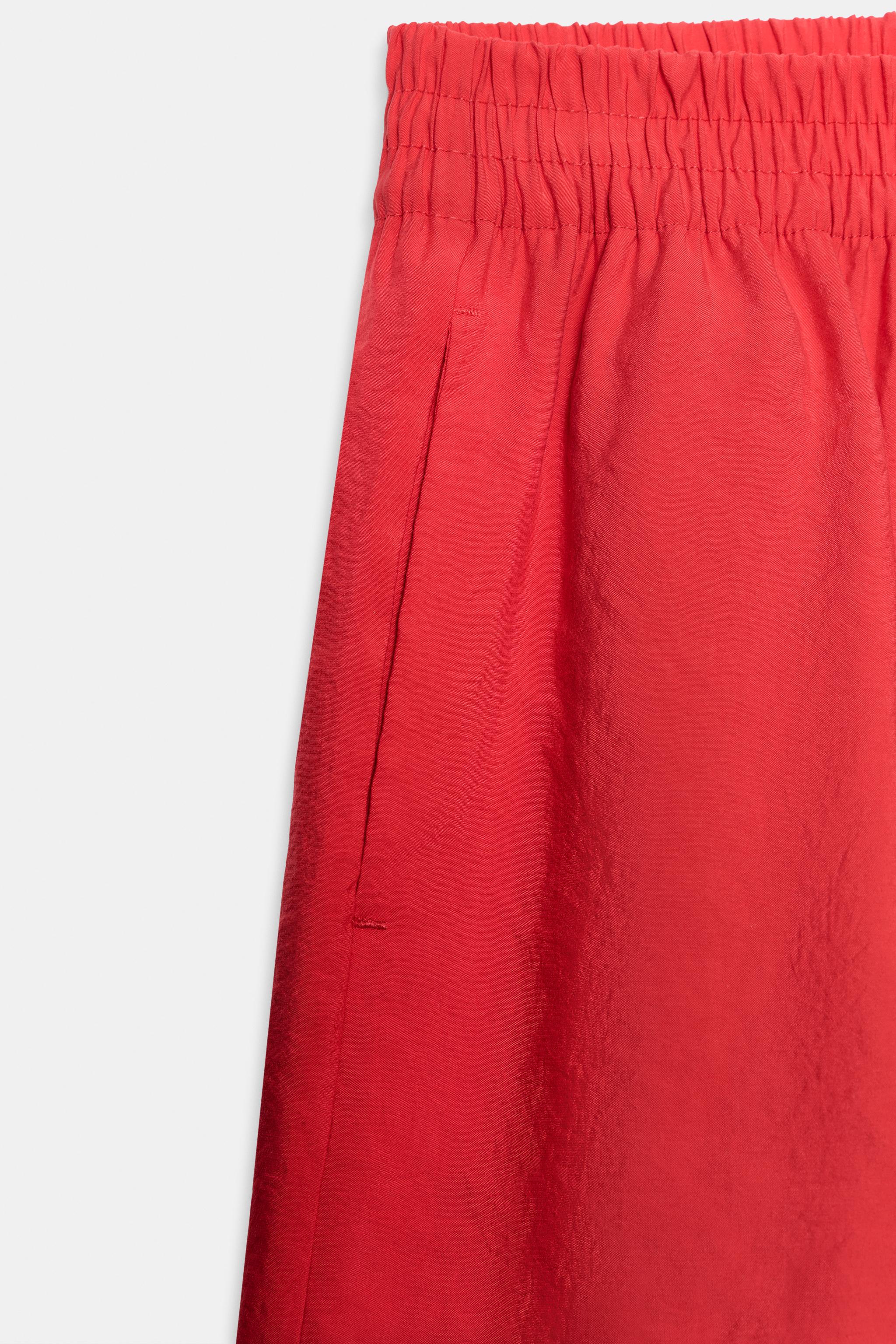FLOWY SHORTS WITH ELASTIC WAIST