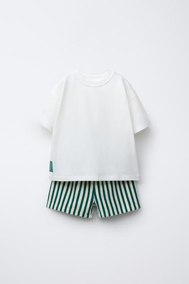 Zaras SET MED RANDIG T-SHIRT OCH BADSHORTS - Grön/naturfärgad