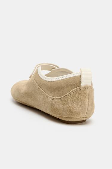 BALLERINES EN CUIR AVEC BRIDE - Marron sable de Zara - Image 5