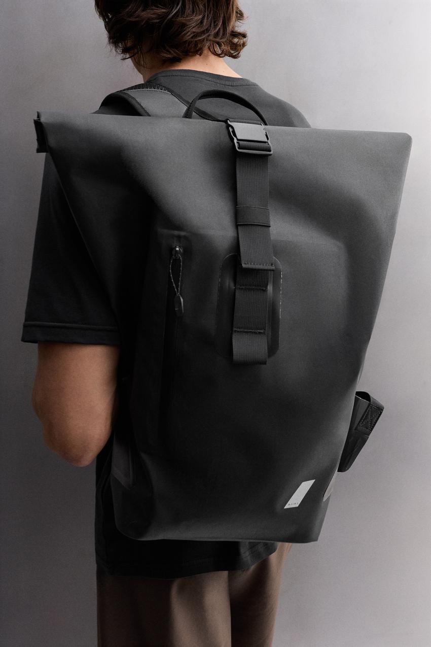 TECHNICAL FLAP BACKPACK