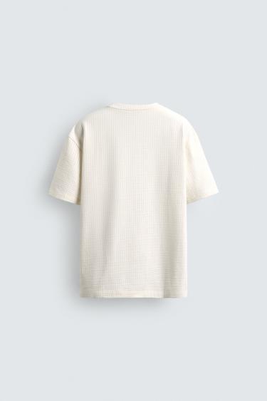 T-SHIRT SEERSUCKER CONFORT - Écru de Zara - Image 7