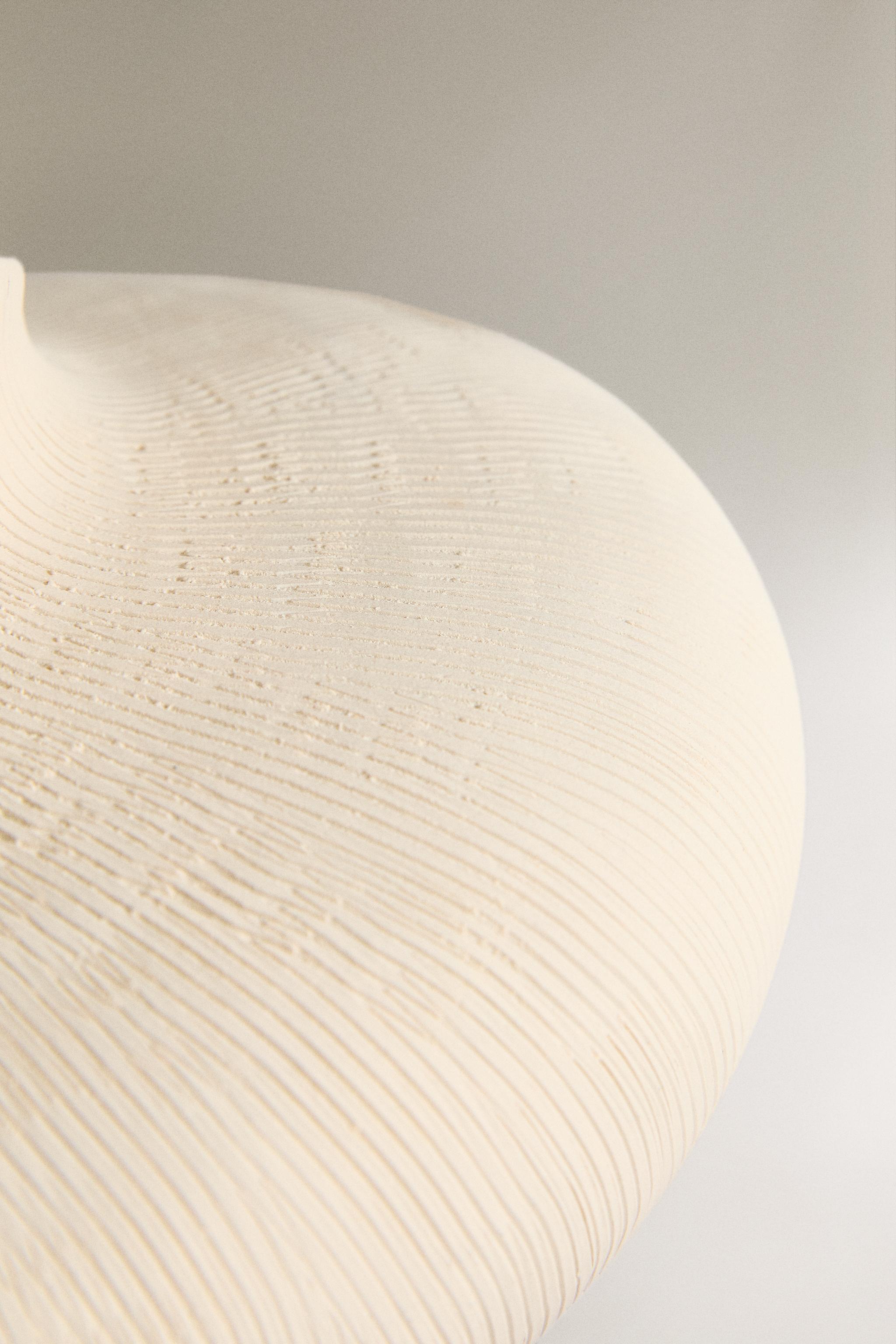 IRREGULAR CERAMIC VASE - 白色| ZARA Hong Kong SAR / 香港特別行政區
