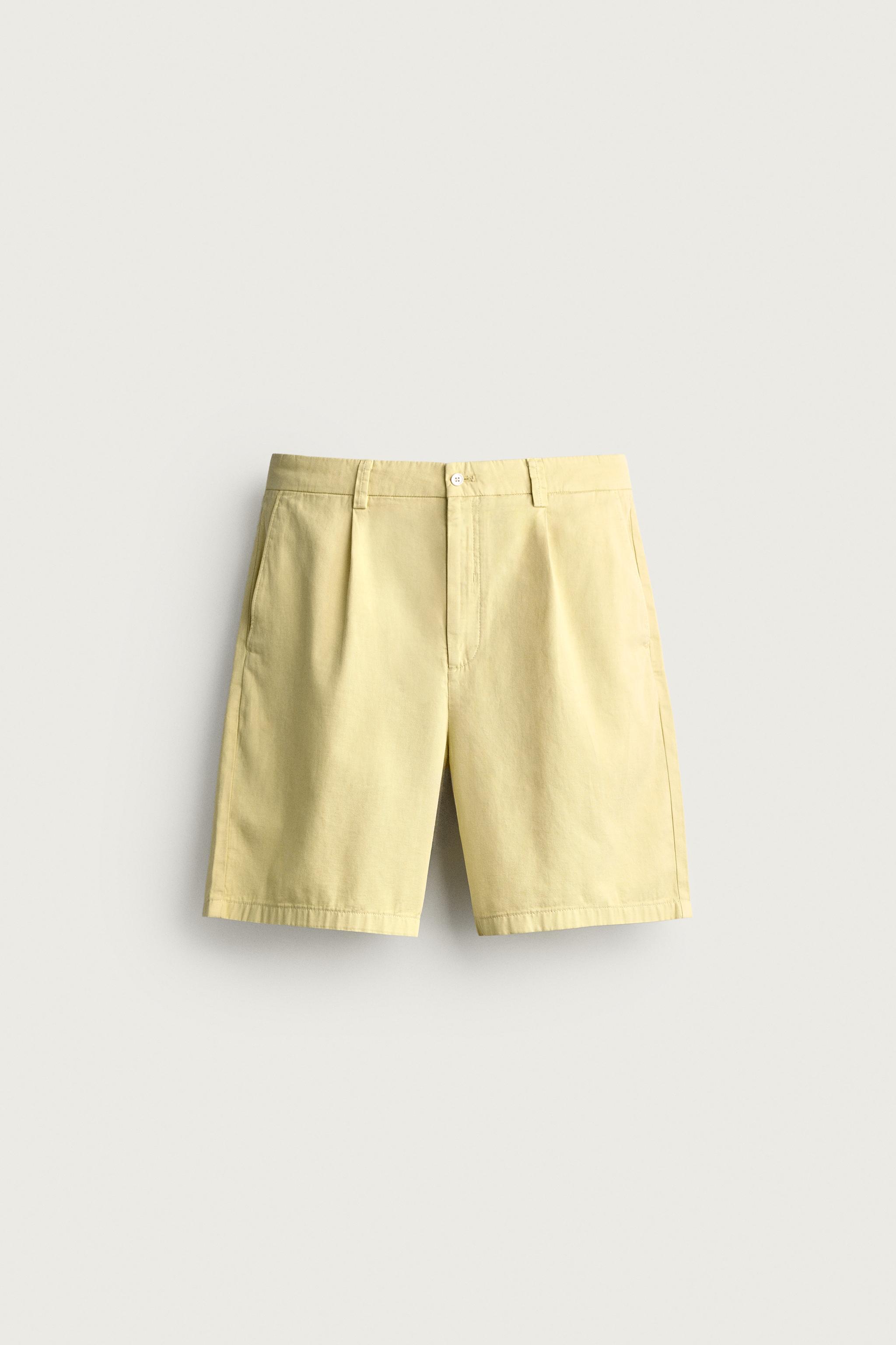 REGULAR FIT PLEATED SHORTS — Light yellow