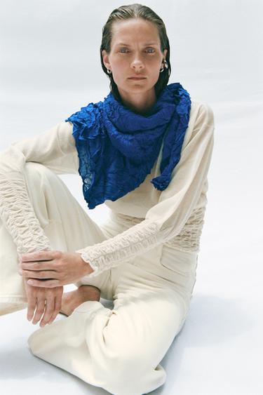 JERSEY PUNTO EFECTO ARRUGADO - Azulina de Zara