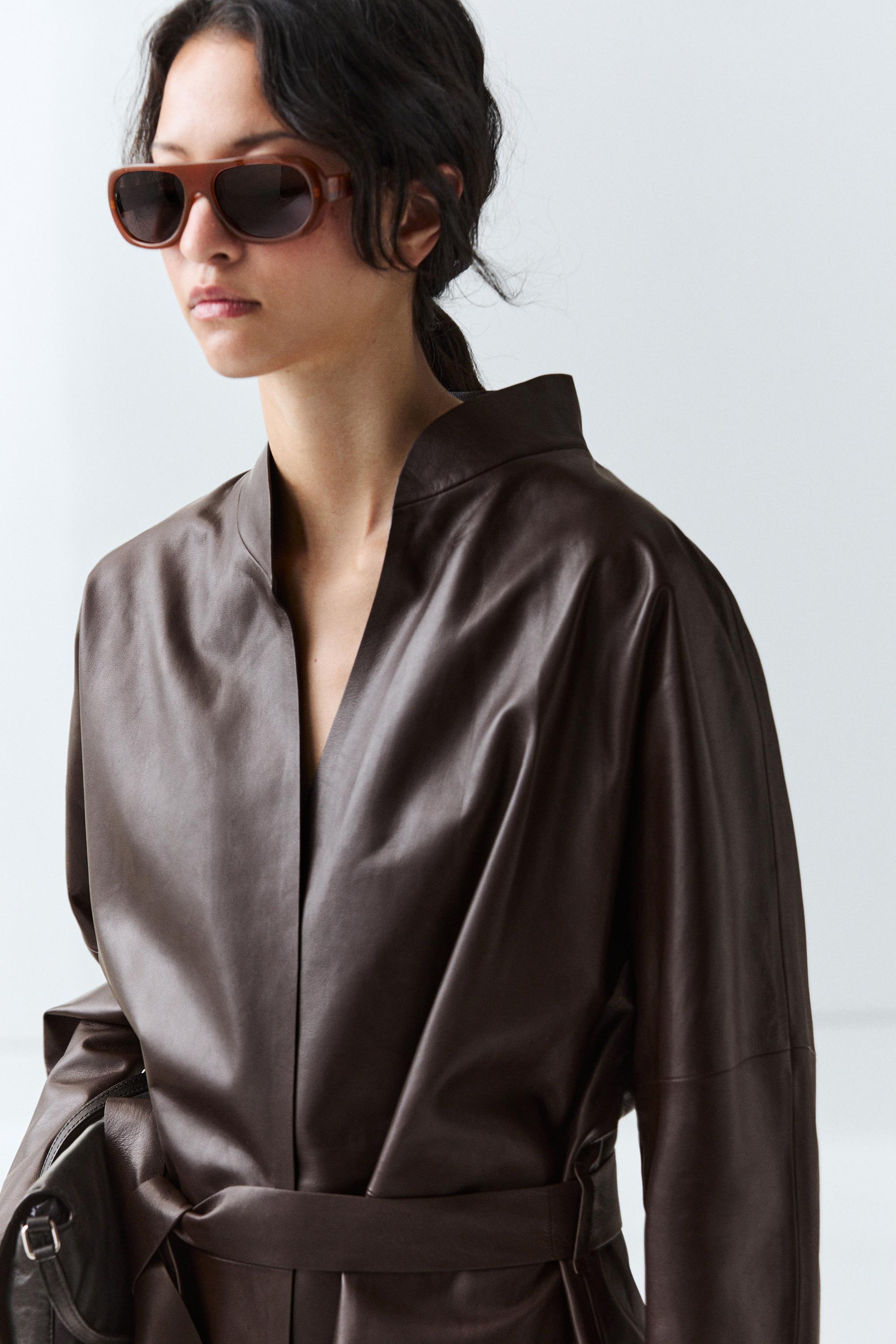 Veste croisée à nouer en cuir nappa
