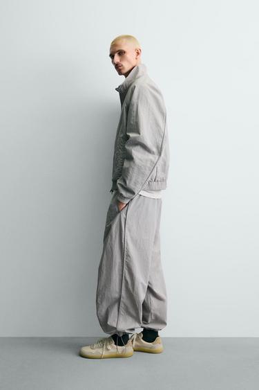 PANTALÓN JOGGER TÉCNICO BANDAS CONTRASTE - Gris claro de Zara