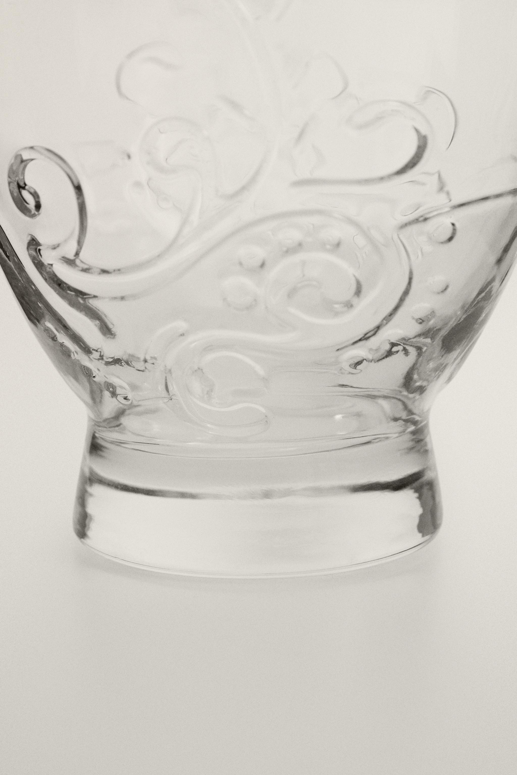 RAISED FLORAL DESIGN GLASS TUMBLER