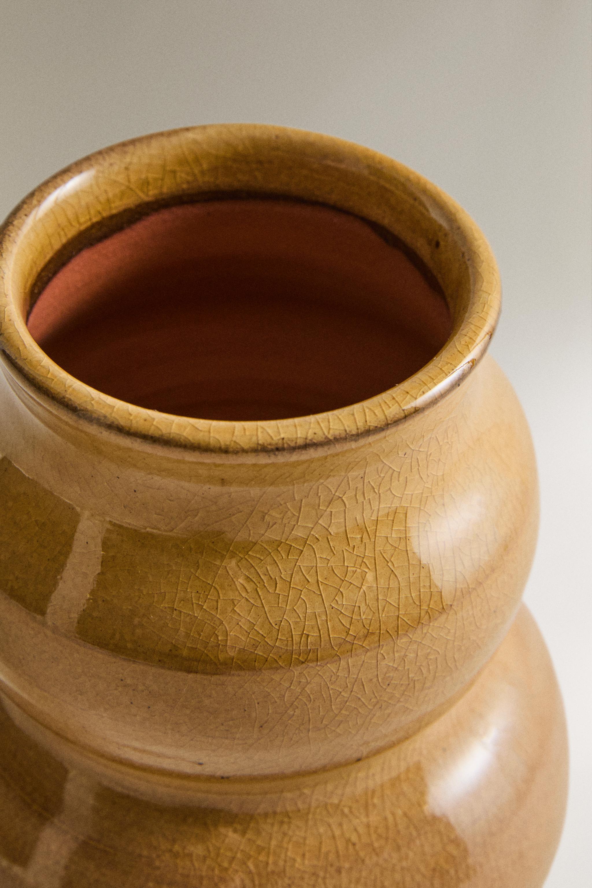 CERAMIC VASE — Brown