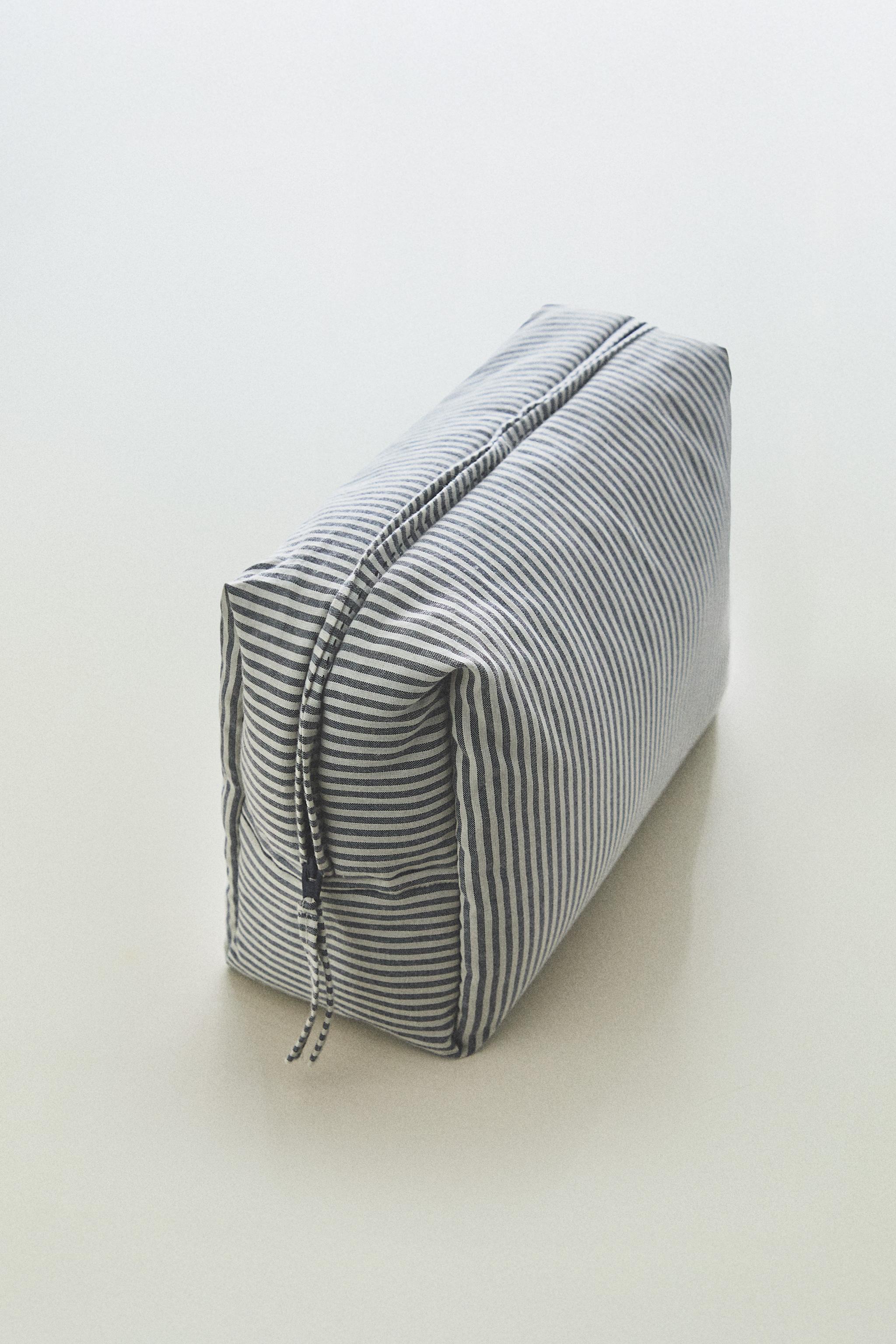 KIDS STRIPED MAKEUP BAG