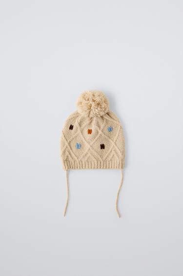 GORRO PUNTO BORDADOS POMPÓN - Arena de Zara