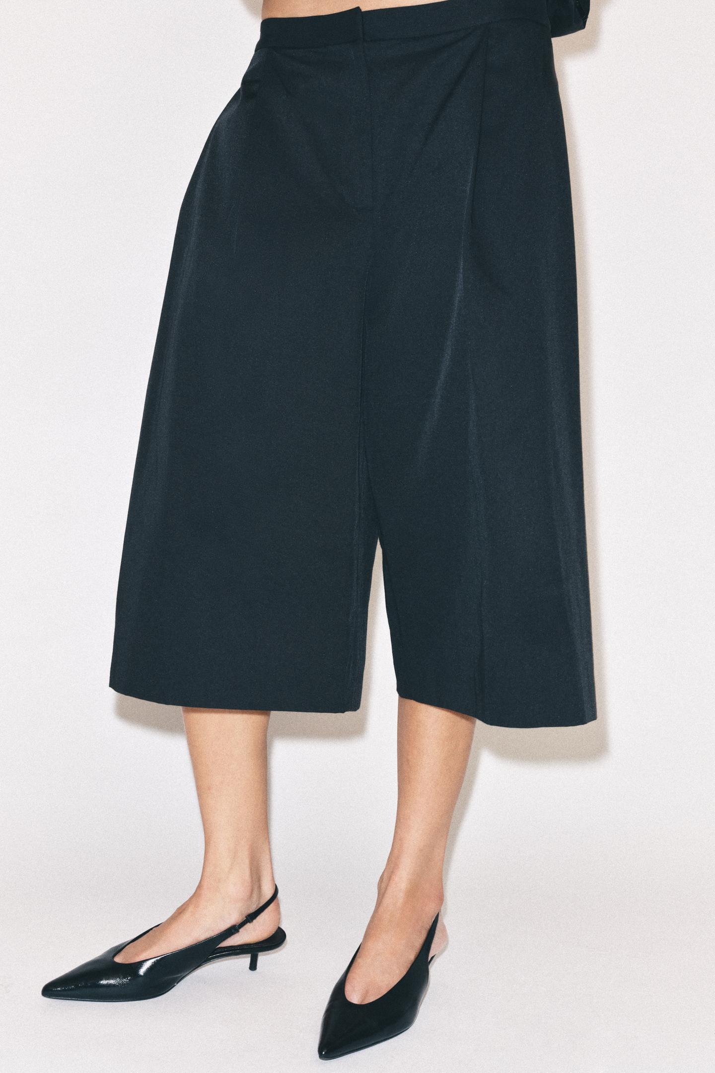 Женские шорты Zara ZW Collection Pleated Technical Bermuda, цвет: Чёрный — фото 2