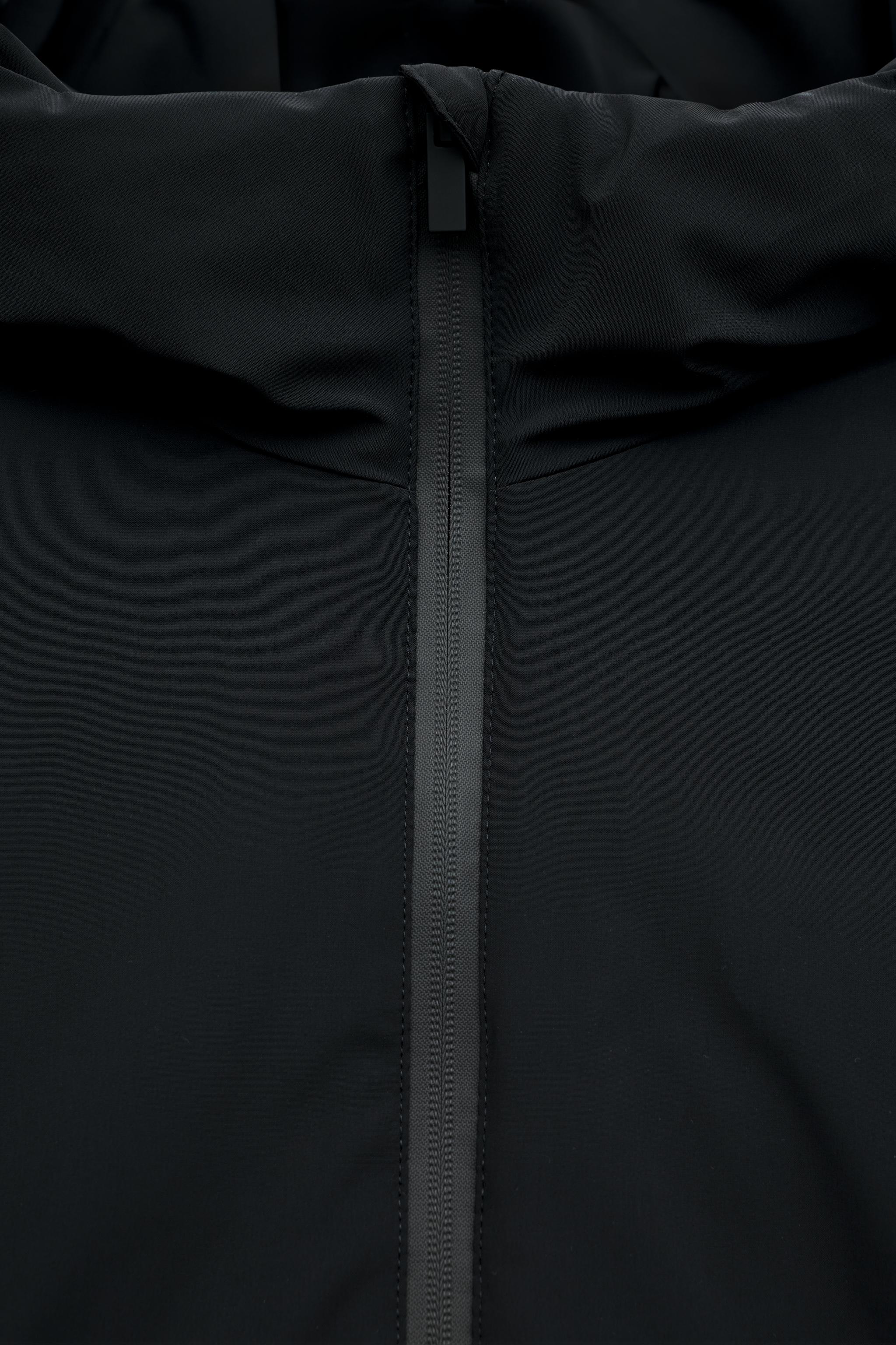 ANORAK COURT MATELASSÉ À CAPUCHE