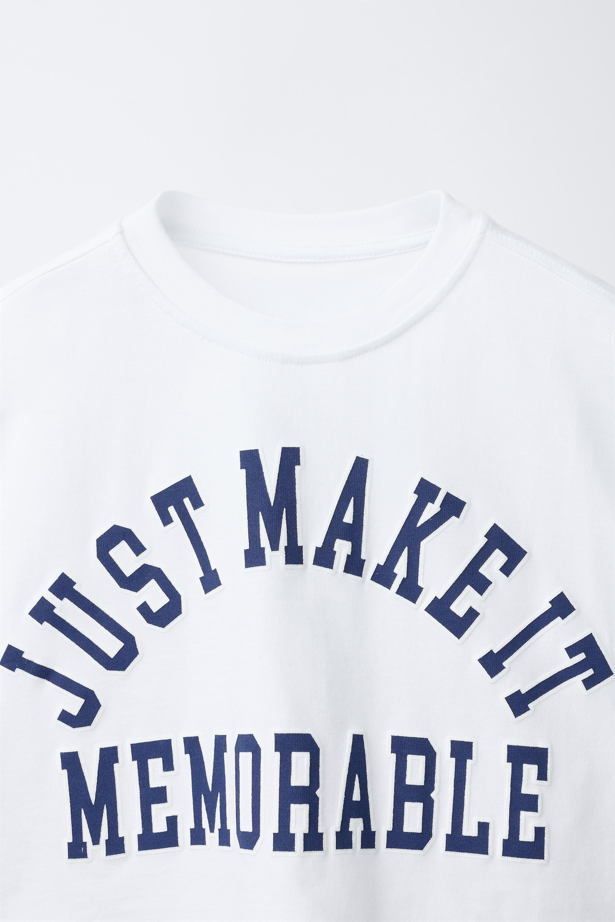 T-SHIRT VARSITY À INSCRIPTION