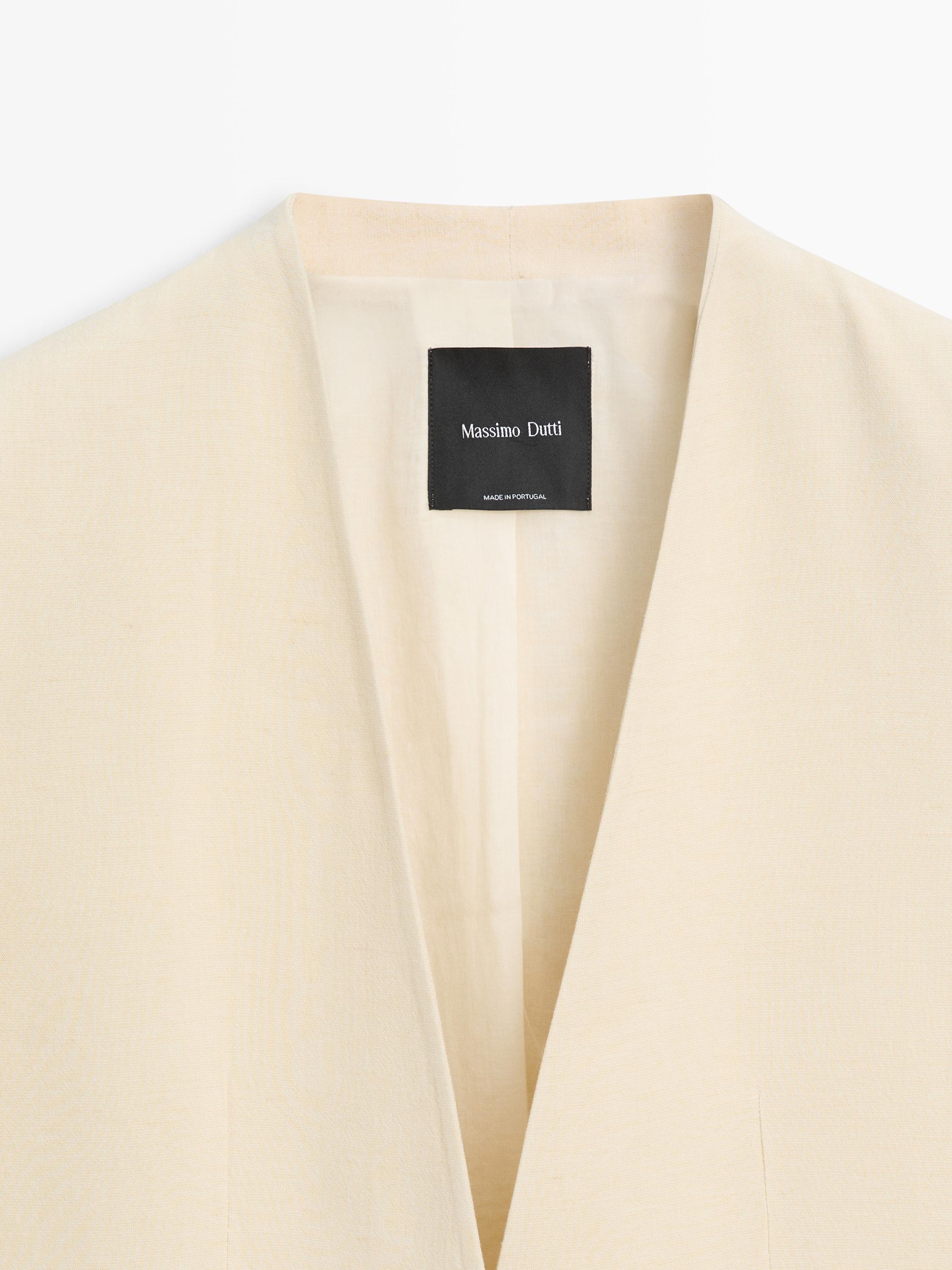 Flowing blazer with V-neckline