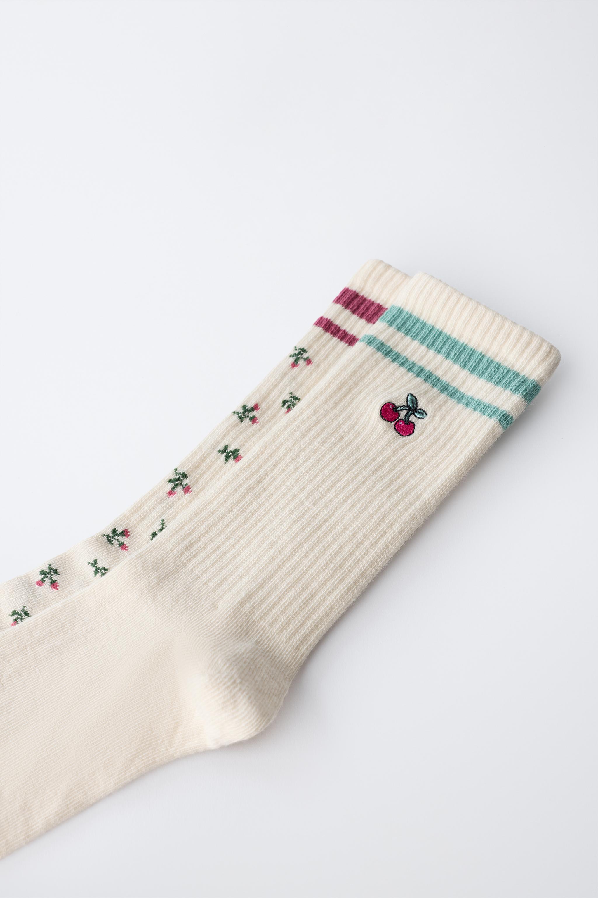 LOT DE DEUX CHAUSSETTES LONGUES FLEURS ET BANDES