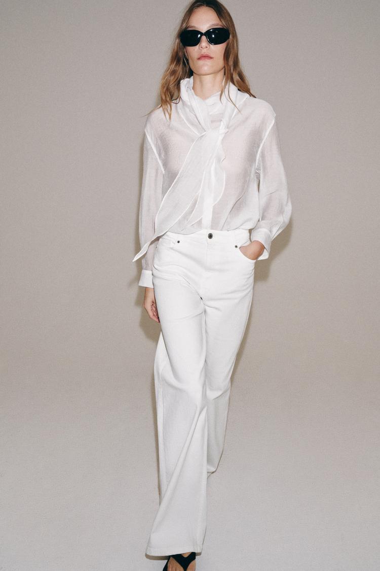 JEANS DE CINTURA ALTA Y PIERNA ANCHA