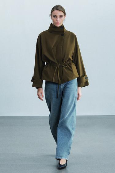 ترنش قصير بقصة واسعة من مجموعة ZW - زيتوني الخاص بـ Zara