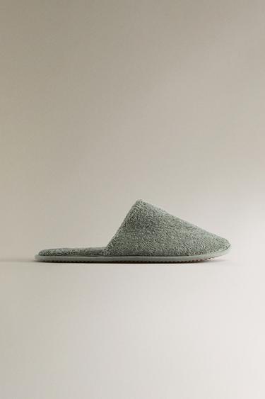 HAUSSCHUHE AUS FROTTEE - Khakigrün von Zara